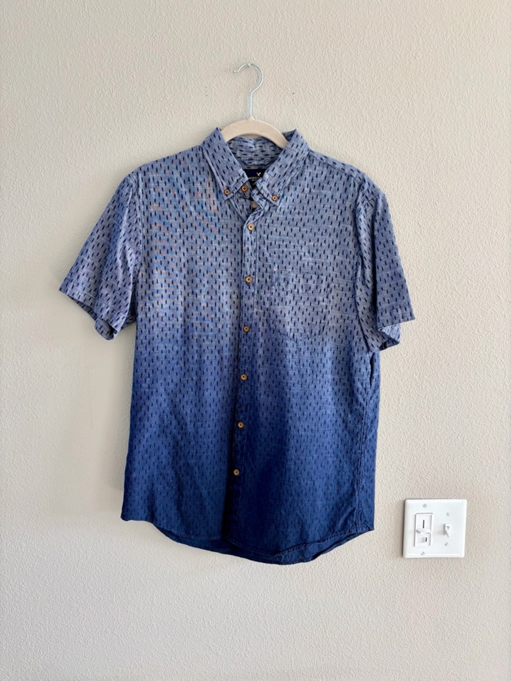 Men’s American Eagle Outfitters Blue Ombre Short-Sleeve Button-Down Shirt